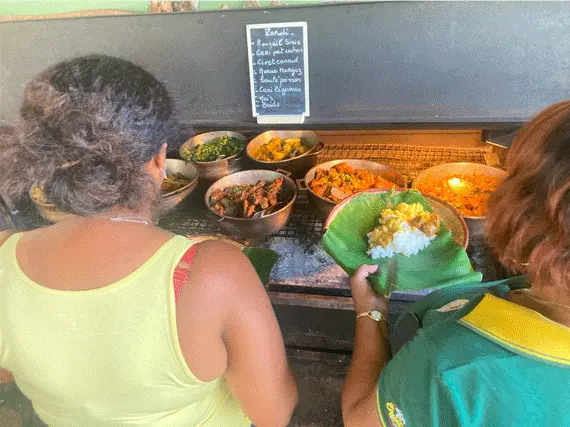 Restaurant-LE-CARITOLOGUE-a-St-Pierre-Buffet-avec-riz-blanc